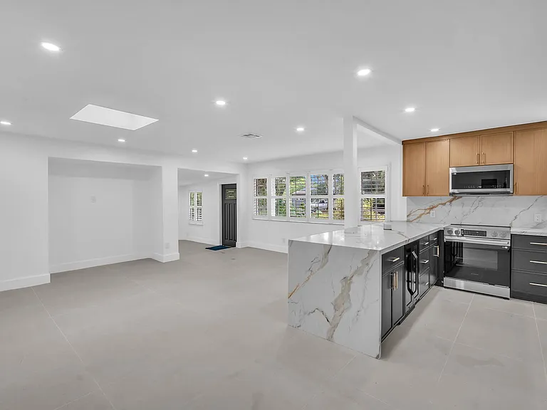 5148 SW 28th Ter — Photo 41