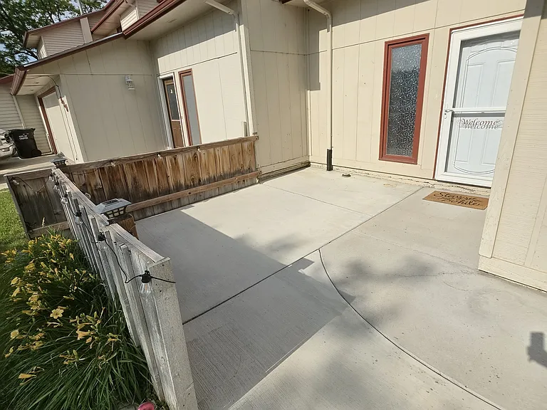 920 Devonshire Pl — Photo 2