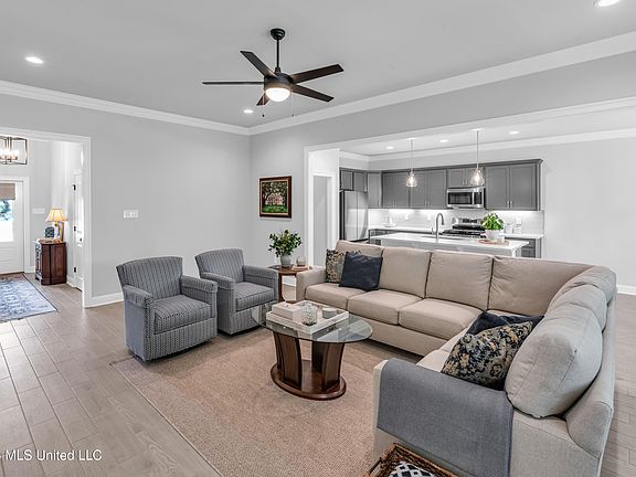 5th image of 153 Le Moyne St