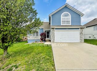 436 Pinnacle Dr, Raymore, MO 64083