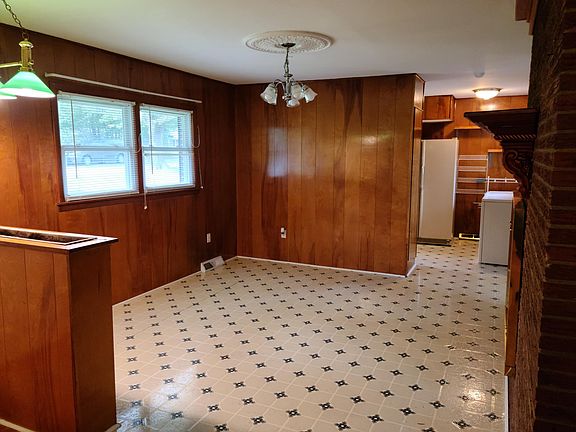 3rd image of 104 Crescent Hill Dr