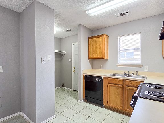 3rd image of 817 Colson Dr #1