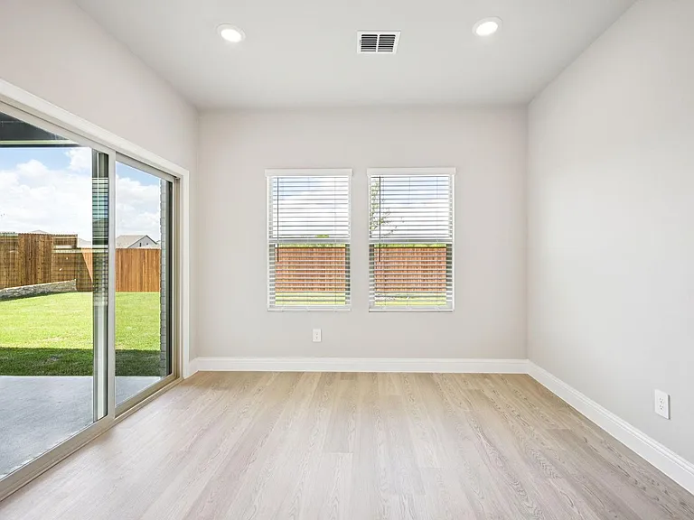 718 London Town Ln — Photo 13