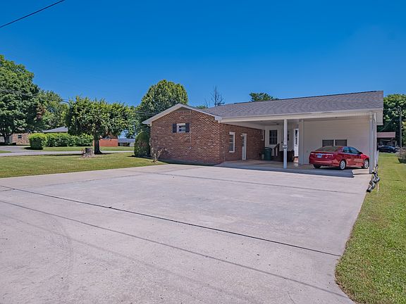 4th image of 218 E Petty Ln