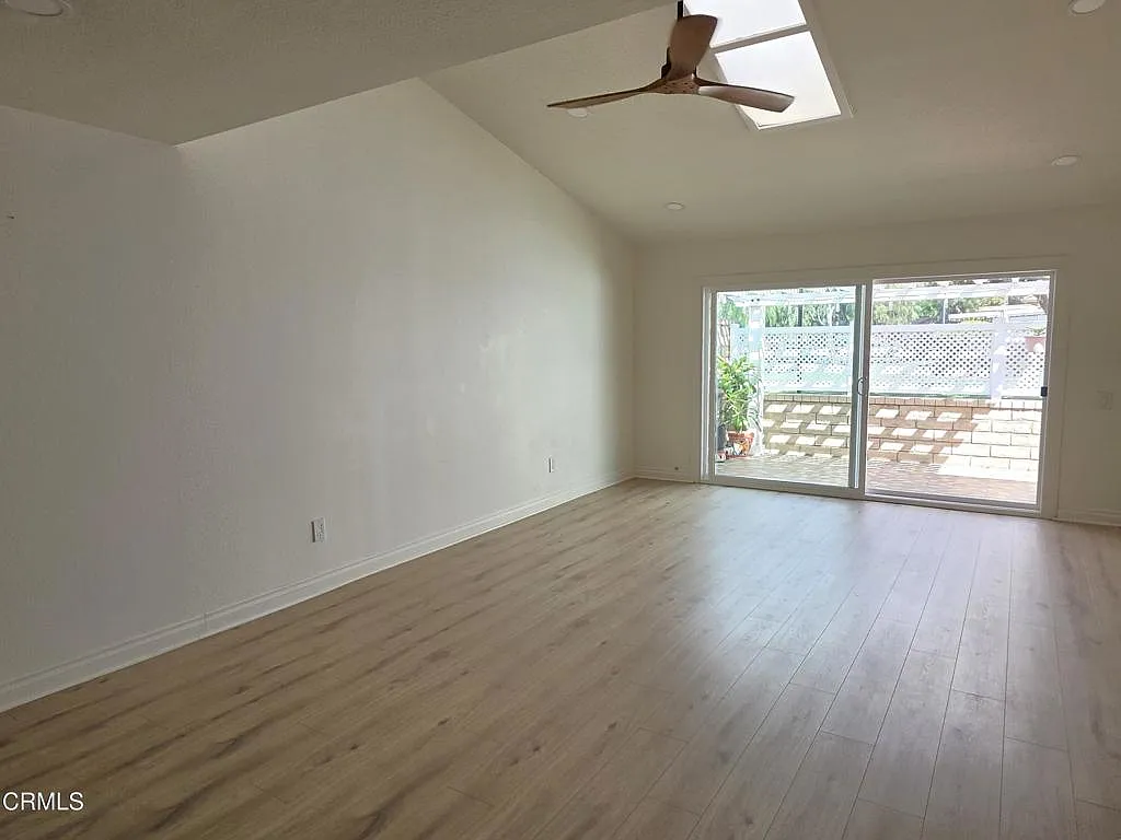2 bed, 2.0 bath, 1070 sqft, $3,000 — Photo 2