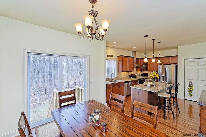4th image of 15 KATHARINE Court