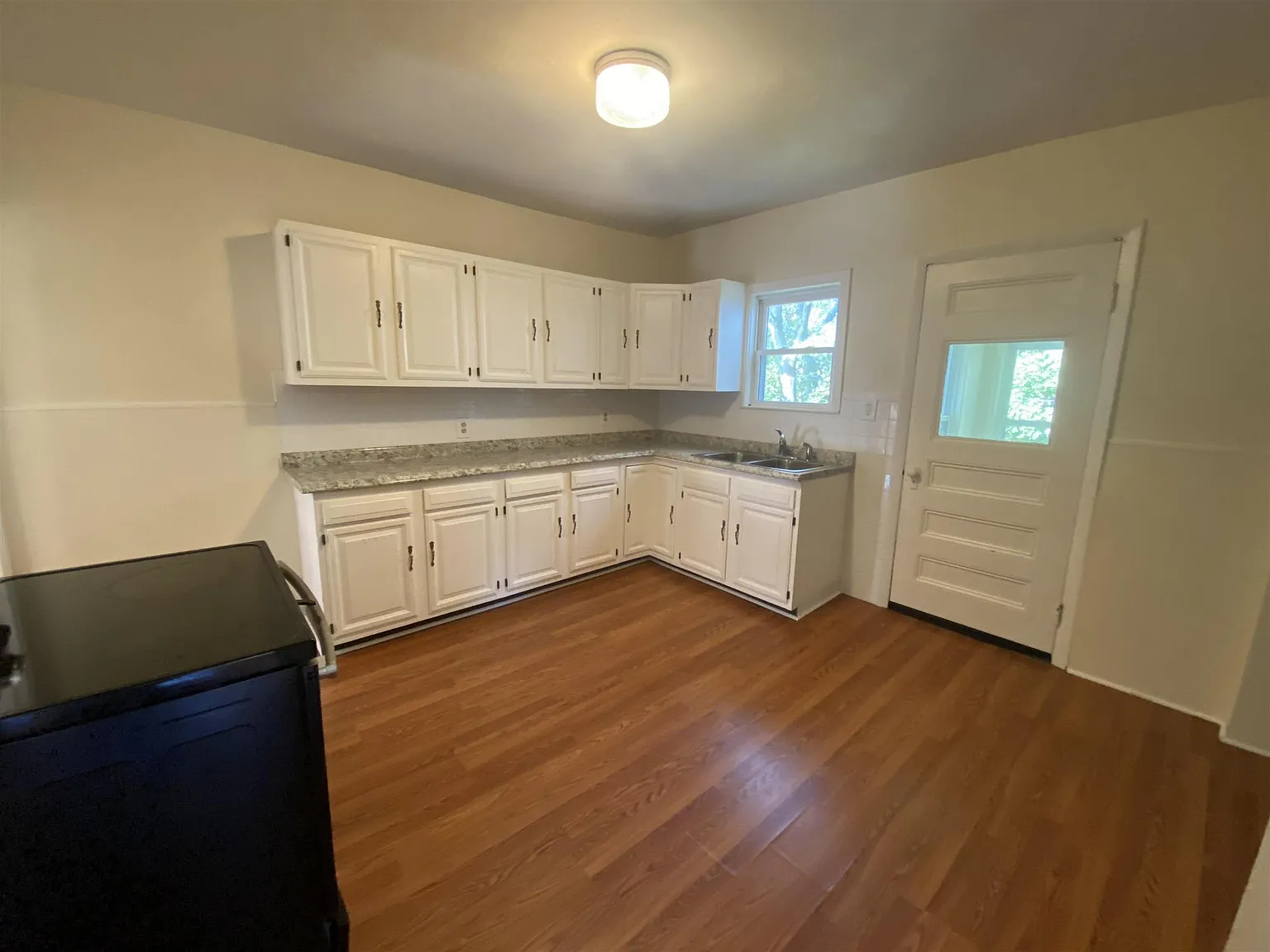 3 bed, 1200 sqft, $2,800 — Photo 2