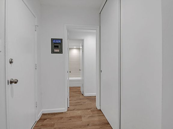 4th image of 542 Glenrock Ave APT 18
