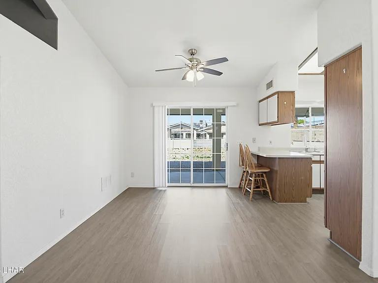 3099 Jamaica Blvd S — Photo 3