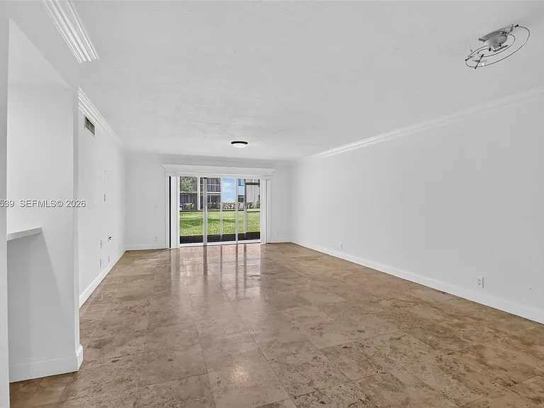 359 Lakeview Dr #102 — Photo 8
