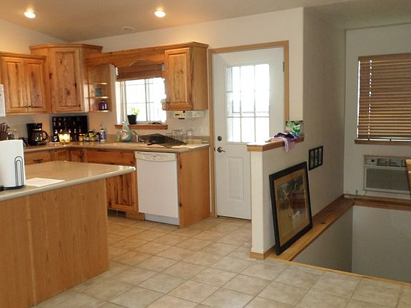 4th image of 2817 Lincoln Ave #14A