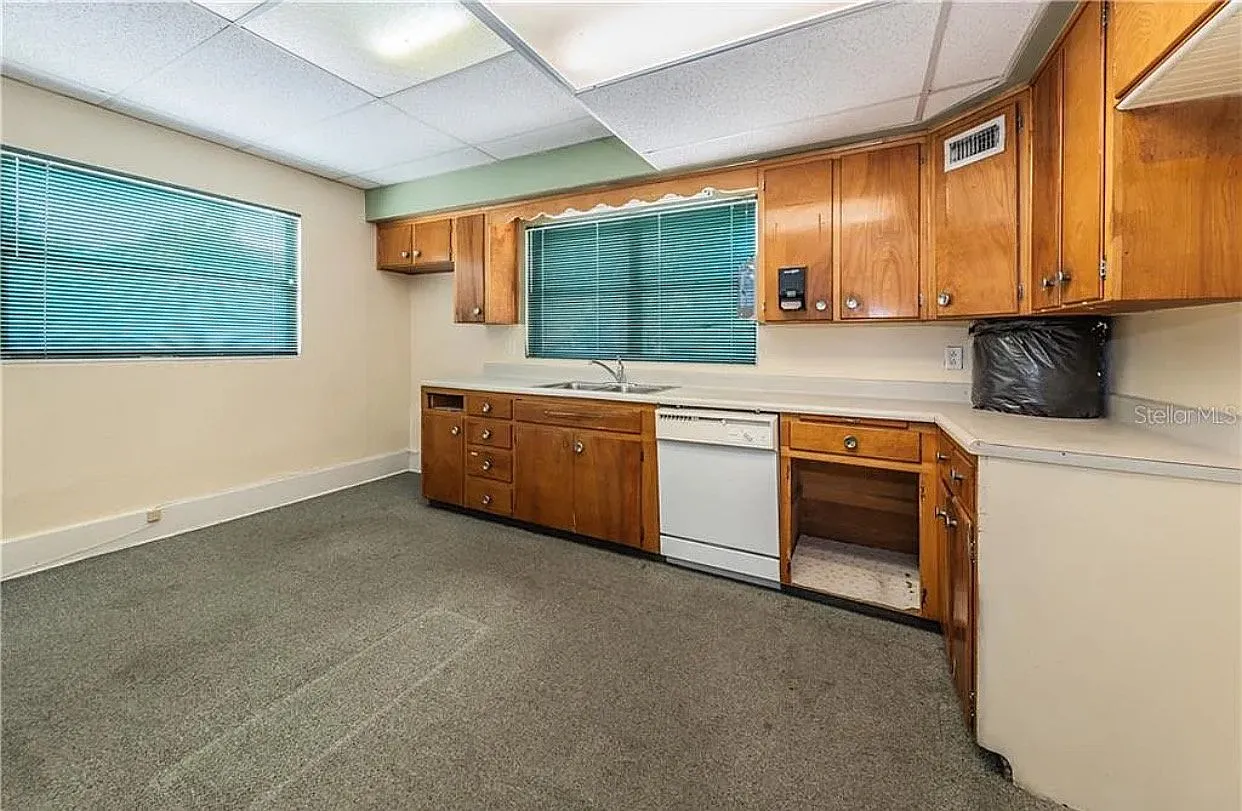 Charming 3 Bed Townhouse in Tarpon Springs | 2 Baths | $2579/mo — Photo 4