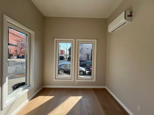 182 Zabriskie St Floor 1, Jersey City, NJ 07307