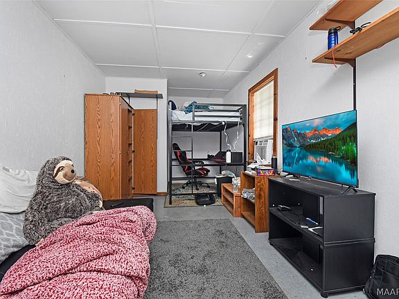 5th image of 202 Elwyn Ave