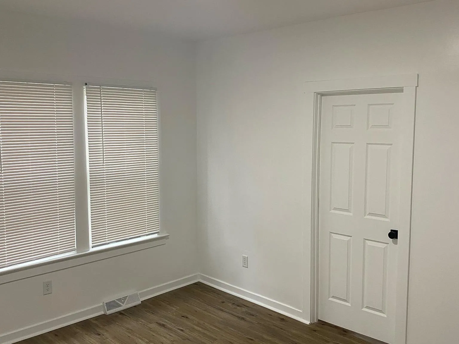 2 bed, 900 sqft, $1,300 — Photo 4