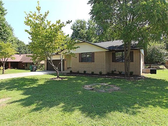 3rd image of 2904 W Driftwood Ln