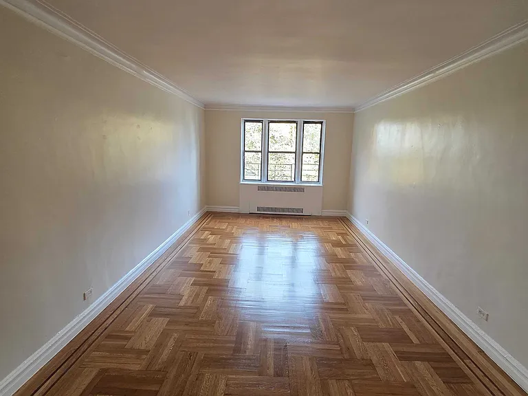 2845 University Ave #4C — Photo 3