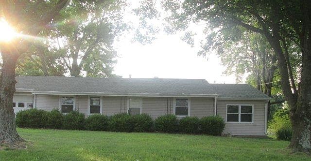 1st image of 305 Lakeshore Dr