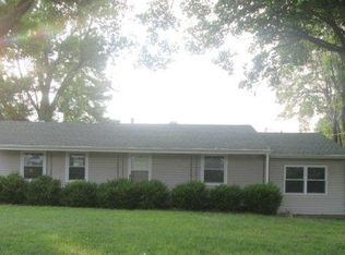 305 Lakeshore Dr, Paducah, KY 42001