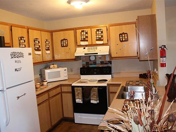 5th image of 1446 Louise St APT 1