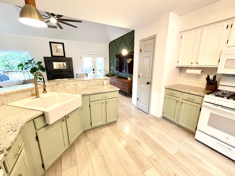1109 Ashbury Dr — Photo 10