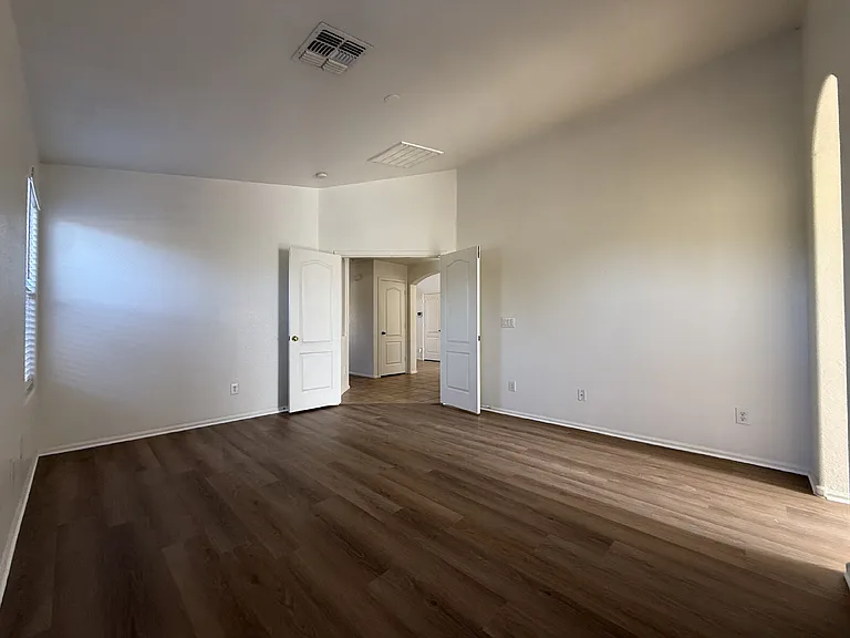 8202 S 47th Ave — Photo 18