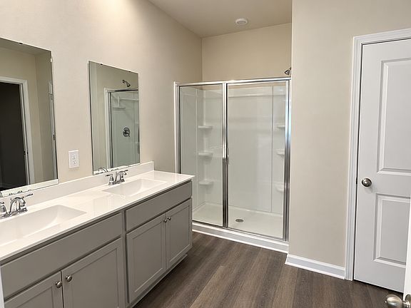 5th image of 405 Glade Ct