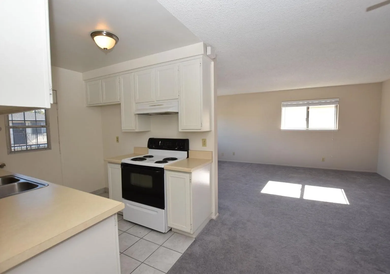 Popular Victoria Avenue Penthouse — Photo 3