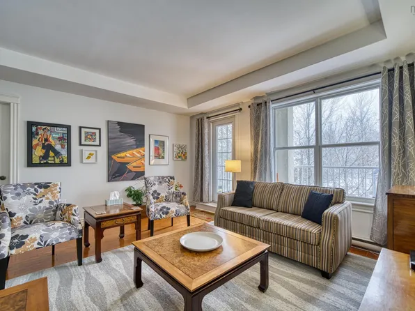 476 Main St #304, Mahone Bay, NS B0J 2E0