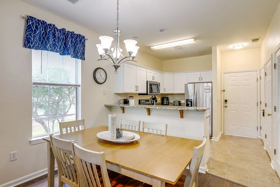 1298 River Oaks Dr — Photo 4