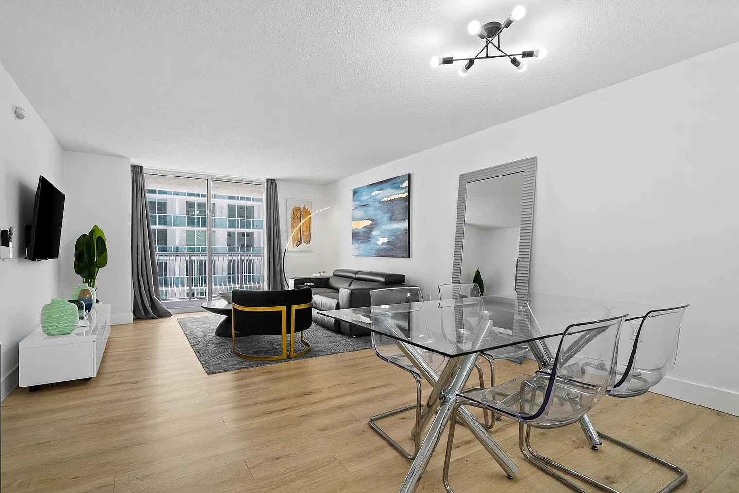 1 bed, 1.0 bath, 839 sqft, $5,092 — Photo 3