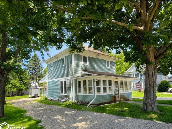 208 S Lake St, Lake Mills, IA 50450
