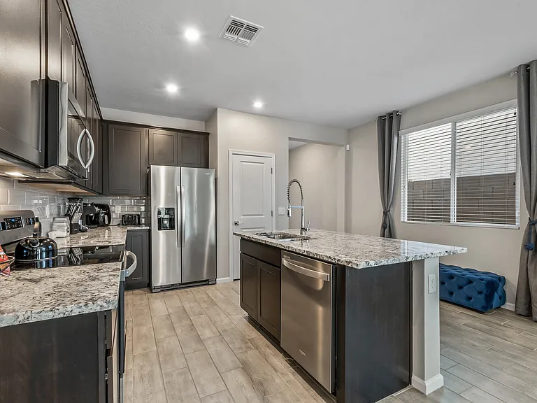 17352 W Paraiso Ln — Photo 41