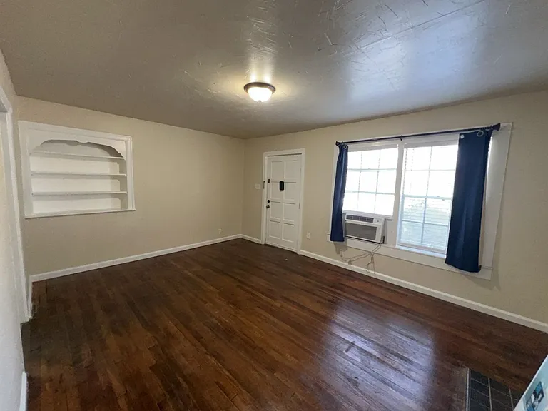 1552 Lombardy St — Photo 15