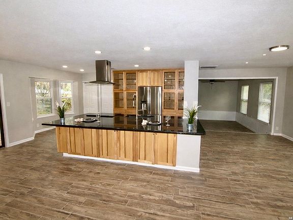 2nd image of 1235 Cibolo