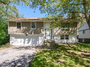 101 E Maple Dr, Glenwood, IL