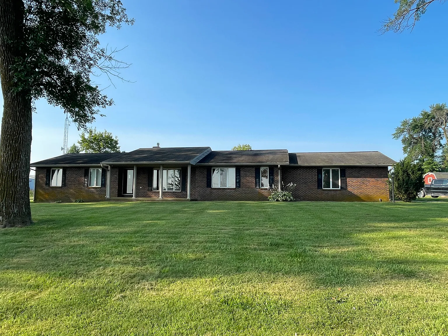 3 bed, 2.5 bath, 1913 sqft, $2,000 — Photo 1
