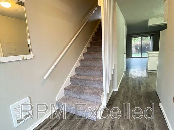 2nd image of 638 M St NE APT 4