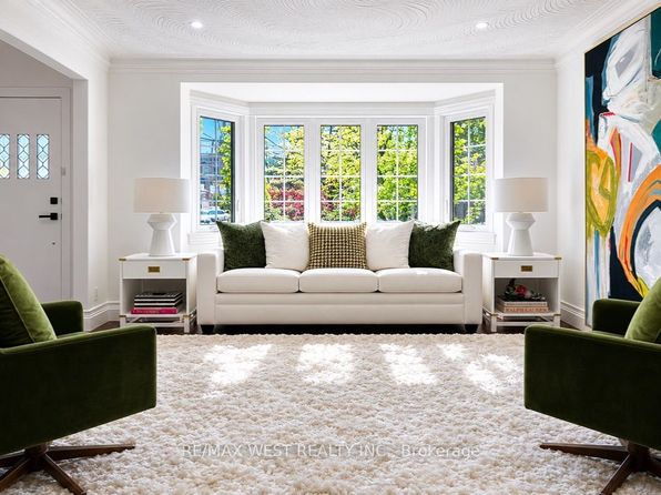 12 Brentwood Rd S, Toronto, ON M8Z 3N2