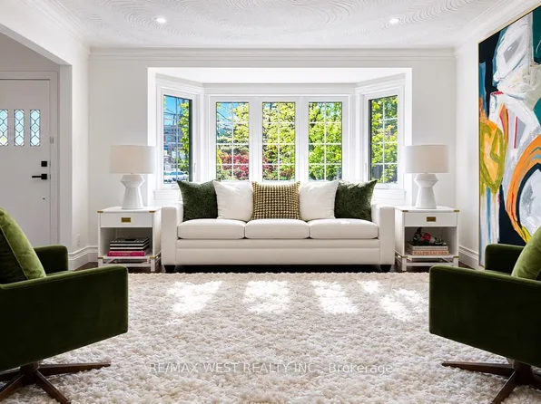 12 Brentwood Rd S, Toronto, ON M8Z 3N2