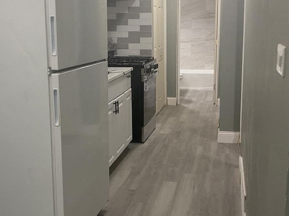 2nd image of 436 W Division St APT 4