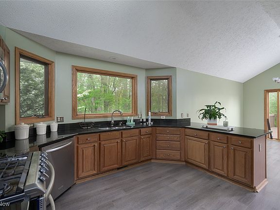 5th image of 2943 Crown Pointe Dr