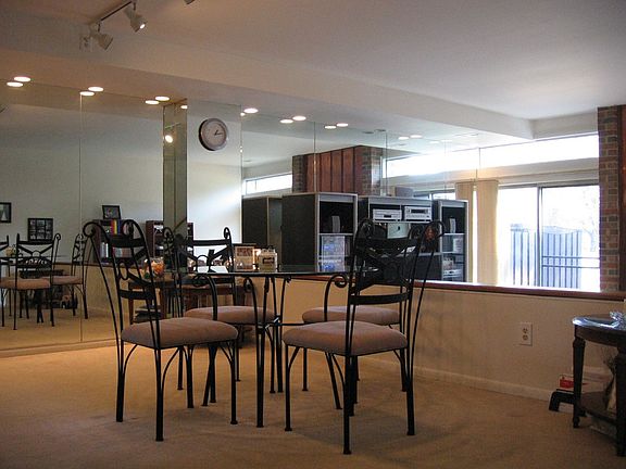 3rd image of 19 Stillmeadow Dr