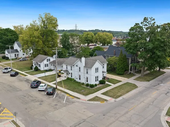 213 N 4th St, Oregon, IL 61061