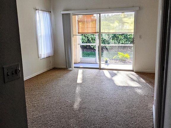 4th image of 8251 Pacific Beach Dr