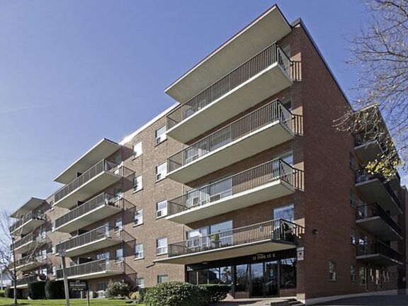 2nd image of 12 Park St E #1472902