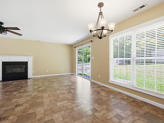 3rd image of 805 Northwood Hills Ave