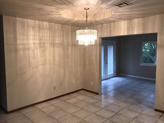 5th image of 300 SW 93rd St