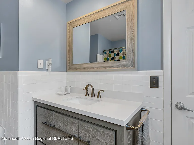 203 10th Ave — Photo 19