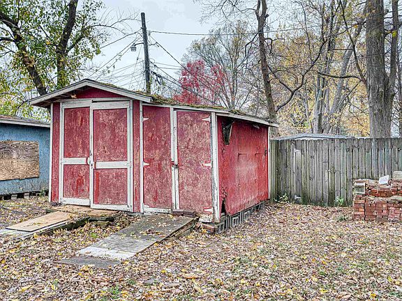 5th image of 415 Vann Ave